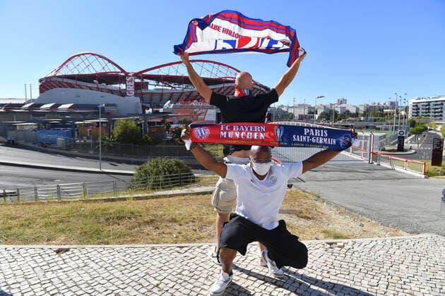 Football Champions League Final Paris St Germain Bayern Muenchen Fans in front of the Estadio da Luz stadium Football Champions League, Final, FC Bayern Muenchen M Paris St Germain PSG , on 23 08 2020 at the Estadio da Luz in Lisbon Portugal PHOTO Frank Hoermann SVEN SIMON Pool NO use of any use photographs as image sequences and or quasi video Editorial Use ONLY National and International News Agencies OUT Lisbon Estadio da Luz Portugal Poolfoto SVEN SIMON Frank Hoermann Pool ,EDITORIAL USE ONLY