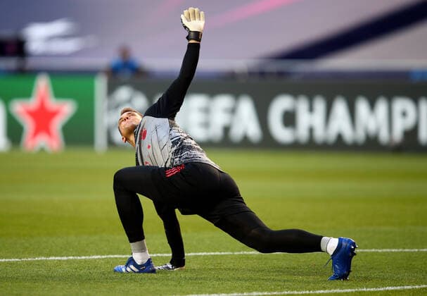 FOOTBALL Paris Saint Germain vs Bayern Munich Final UEFA Champions League 23 08 2020 Manuel Neuer of FC Bayern Munich warms up to the UEFA Champions League Final match between Paris Saint Germain and Bayern Munich at Estadio do Sport Lisboa e Benfica on August 23, 2020 in Lisbon, Portugal Lisbonne Portugal Poolfoto Panoramic POOL UEFA ,EDITORIAL USE ONLY