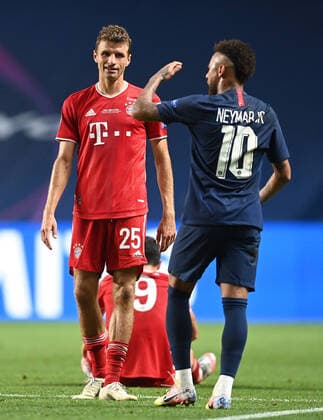 FOOTBALL Paris Saint Germain vs. Bayern Munich Final UEFA Champions League 23 08 2020 LISBON, PORTUGAL AUGUST 23 Thomas Mueller of FC Bayern Munich looks on as Neymar of Paris Saint Germain reacts during the UEFA Champions League Final match between Paris Saint Germain and Bayern Munich at Estadio do Sport Lisboa e Benfica on August 23, 2020 in Lisbon, Portugal Lisbonne Portugal Poolfoto Panoramic POOL UEFA ,EDITORIAL USE ONLY