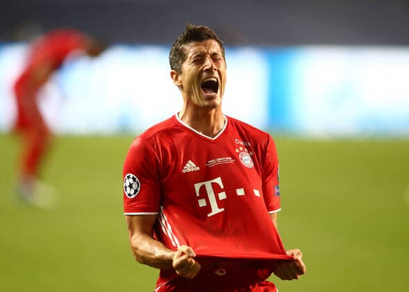 FOOTBALL Paris Saint Germain vs Bayern Munich Final UEFA Champions League 23 08 2020 LISBON, PORTUGAL AUGUST 23 Robert Lewandowski of FC Bayern Munich celebrates following his team s victory in the UEFA Champions League Final match between Paris Saint Germain and Bayern Munich at Estadio do Sport Lisboa e Benfica on August 23, 2020 in Lisbon, Portugal Lisbonne Portugal Poolfoto Panoramic POOL UEFA ,EDITORIAL USE ONLY