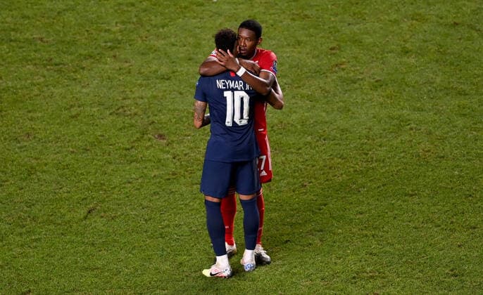 FOOTBALL Paris Saint Germain vs. Bayern Munich Final UEFA Champions League 23 08 2020 LISBON, PORTUGAL AUGUST 23 David Alaba of FC Bayern Munich consoles Neymar of Paris Saint Germain after the UEFA Champions League Final match between Paris Saint Germain and Bayern Munich at Estadio do Sport Lisboa e Benfica on August 23, 2020 in Lisbon, Portugal Lisbonne Portugal Poolfoto Panoramic POOL UEFA ,EDITORIAL USE ONLY