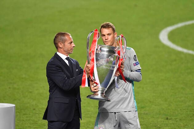 Soccer Champions League Final Paris St Germain Bayern Munich Award Ceremony, Goalkeeper Manuel NEW r M receives the cup from Aleksander CEFERIN UEFA President Soccer Champions League, Final, Paris St Germain PSG FC Bayern Munich M , on 23 08 2020 at Estadio da Luz in Lisbon Portugal PHOTO Frank Hoermann SVEN SIMON Pool NO use of any use photographs as image sequences and or quasi video Editorial Use ONLY National and International News Agencies OUT Lisbon Estadio da Luz Portugal Poolfoto SVEN SIMON Frank Hoermann Pool ,EDITORIAL USE ONLY
