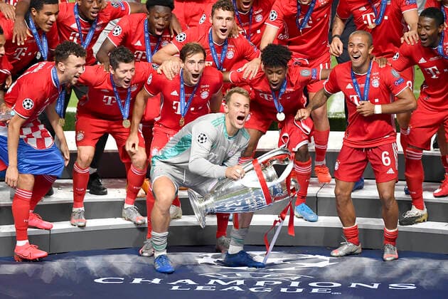 Football Champions League Final Paris St Germain Bayern Muenchen Award Ceremony, cheering Team M around Goalkeeper Manuel NEW M with cup, Football Champions League, Final, Paris St Germain PSG FC Bayern Muenchen M , on 23 08 2020 at the Estadio da Luz in Lisbon Portugal PHOTO Frank Hoermann SVEN SIMON Pool NO use of any use photographs as image sequences and or quasi video Editorial Use ONLY National and International News Agencies OUT Lisbon Estadio da Luz Portugal Poolfoto SVEN SIMON Frank Hoermann Pool ,EDITORIAL USE ONLY