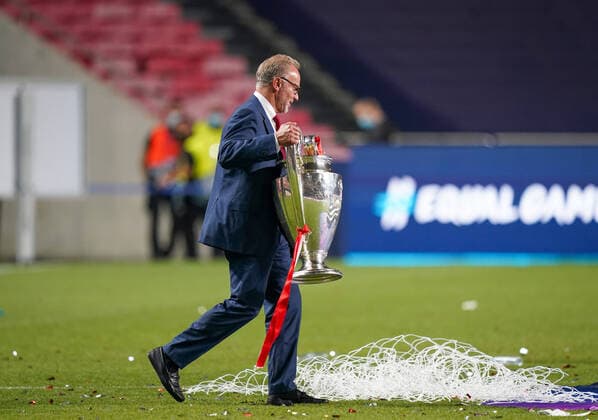 Final Football UEFA Champions League FC BAYERN MUENCHEN PARIS ST GERMAIN PSG Lisbon, Lisbon, Portugal, 23rd August 2020 Final celebration Chairman Karl Heinz Rummenigge Munich with cup in the final match UEFA Champions League, final tournament FC BAYERN MUENCHEN PARIS ST GERMAIN PSG in season 2019 2020, FCB, photographer Peter Schatz Pool UEFA REGULATIONS PROHIBIT ANY USE OF PHOTOGRAPHS as IMAGE SEQUENCES and or QUASI VIDEO National and international News Agencies OUT Editorial Use ONLY Lisbon Estadio da Luz de Benfica Portugal Poolfoto Peter Schatz Pool ,EDITORIAL USE ONLY