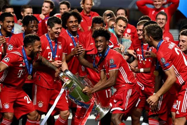 FOOTBALL Paris Saint Germain vs. Bayern Munich Final UEFA Champions League 23 08 2020 LISBON, PORTUGAL AUGUST 23 Kingsley Coman of FC Bayern Munich celebrates with the UEFA Champions League Trophy following his team s victory in the UEFA Champions League Final match between Paris Saint Germain and Bayern Munich at Estadio do Sport Lisboa e Benfica on August 23, 2020 in Lisbon, Portugal Lisbonne Portugal Poolfoto Panoramic POOL UEFA ,EDITORIAL USE ONLY