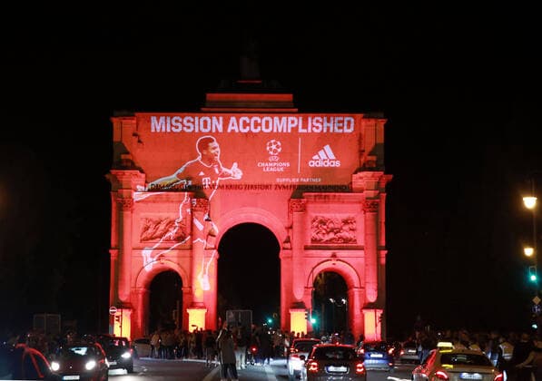 Bilder des Jahres 2020, Sport 08 August Sport Themen der Woche KW34 August 23, 2020, Munich, Germnany: the enlightened victory gate (Siegestor) after FC Bayern Muenchen has won the Football Championsleague. 2019 2020, Leopoldstrasse, Munich, .Aug 23, 2020, Munich Germnany - ZUMAf110 20200823_zap_f110_002 Copyright: xWolfgangxFehrmannx