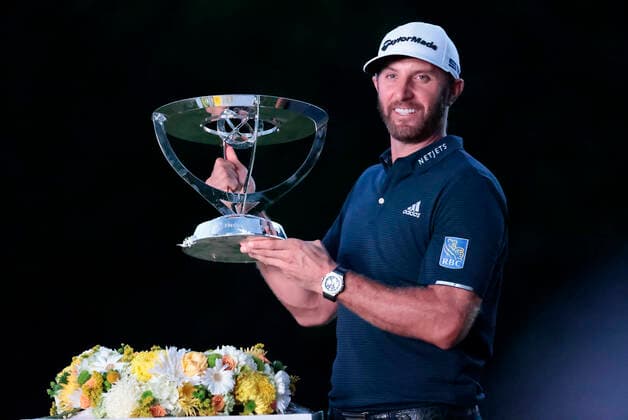 Bilder des Jahres 2020, Sport 08 August Sport Themen der Woche KW34 NORTON, MA - AUGUST 23: Dustin Johnson, of the United States, poses with the trophy after winning The Northern Trust on August 23, 2020, at TPC Boston in Norton, Massachusetts.(Photo by Fred Kfoury III Icon Sportswire) GOLF: AUG 23 PGA, Golf Herren - The Northern Trust Icon4822008230154