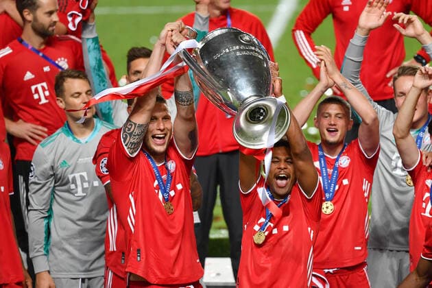 Fussball Champions League Finale Paris St. Germain - Bayern Muenchen 0-1 v.li:Niklas SUELE (Bayern Muenchen), Serge GNABRY (FC Bayern Muenchen) mit Cup,Pokal,Trophaee,trophy,Siegerung. Fussball Champions League, Finale, Paris St. Germain (PSG)-FC Bayern Muenchen (M) 0-1 am 23.08.2020 im Estadio da Luz in Lissabon Portugal. FOTO: Frank Hoermann SVEN SIMON Pool NO use of any use photographs as image sequences and or quasi-video Editorial Use ONLY National and International News Agencies OUT Lissabon Estadio da Luz Portugal *** Soccer Champions League Final Paris St Germain Bayern Muenchen 0 1 from left Niklas SUELE Bayern Muenchen , Serge GNABRY FC Bayern Muenchen with Cup,Trophy,Trophaee,Trophy,Winning Soccer Champions League, Final, Paris St Germain PSG FC Bayern Muenchen M 0 1 on 23 08 2020 at Estadio da Luz in Lisbon Portugal PHOTO Frank Hoermann SVEN SIMON Pool NO use of any use photographs as image sequences and or quasi video Editorial Use ONLY National and International News Agencies OUT Lisbon Estadio da Luz Portugal Poolfoto SVEN SIMON Frank Hoermann Pool ,EDITORIAL USE ONLY