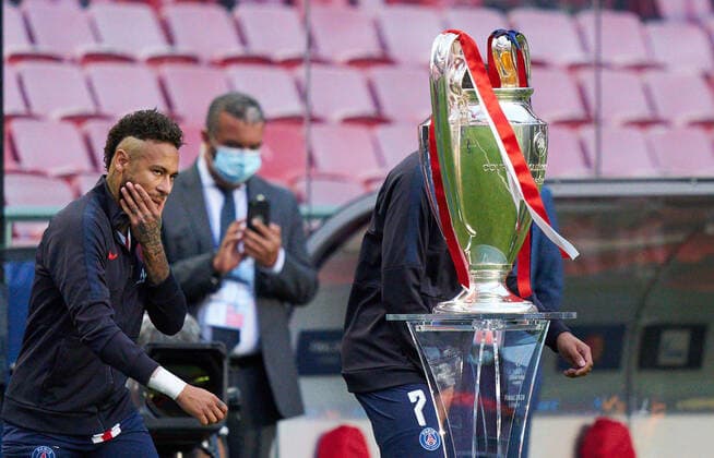 Final Football UEFA Champions League FC BAYERN MUNICH PARIS SAINT GERMAIN PSG 1 0 Lisbon, Lisbon, Portugal, 23rd August 2020 NEYMAR, PSG 10 next to Champions League Cup, Trophaee, Pott, in the final match UEFA Champions League, final tournament FC BAYERN MUENCHEN PARIS ST GERMAIN PSG 1 0 in season 2019 2020, FCB, photographer Peter Schatz Pool UEFA REGULATIONS PROHIBIT ANY USE OF PHOTOGRAPHS as IMAGE SEQUENCES and or QUASI VIDEO National and international News Agencies OUT Editorial Use ONLY Lisbon Estadio da Luz de Benfica Portugal Poolfoto Peter Schatz ,EDITORIAL USE ONLY