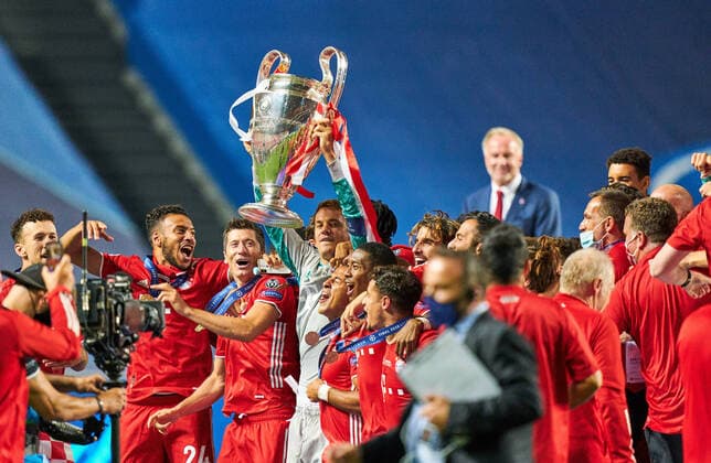 Final Football UEFA Champions League FC BAYERN MUENCHEN PARIS SAINT GERMAIN PSG 1 0 Lisbon, Lisbon, Portugal, 23rd August 2020 Manuel NEUER, FCB 1 with trophy, Ivan PERISIC, FCB 14 , Leon GORETZKA, FCB 18 Robert LEWANDOWSKI, FCB 9 Thiago ALCANTARA, FCB 6 Alvaro ODRIOZOLA, FCB 2 Kingsley COMAN, FCB 29 Philippe COUTINHO, FCB 10 Serge GNABRY, FCB 22 Thomas MUELLER, MÜLLER, FCB 25 Joshua KIMMICH, FCB 32 Benjamin PAVARD, FCB 5 Corentin TOLISSO, FCB 24 David ALABA, FCB 27 Karl Heinz RUMMENIGGE CEO, Chairman of the Board FCB AG team FCB win the trophy in the final match UEFA Champions League, final tournament FC BAYERN MUENCHEN PARIS ST GERMAIN PSG 1 0 in season 2019 2020, FCB, Photographer Peter Schatz Pool UEFA REGULATIONS PROHIBIT ANY USE OF PHOTOGRAPHS as IMAGE SEQUENCES and or QUASI VIDEO National and international News Agencies OUT Editorial Use ONLY Lisbon Estadio da Luz de Benfica Portugal Poolfoto Peter Schatz ,EDITORIAL USE ONLY
