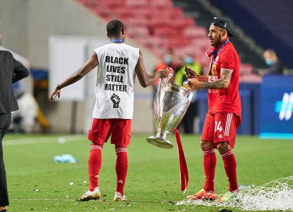Final Football UEFA Champions League FC BAYERN MUENCHEN PARIS SAINT GERMAIN PSG 1 0 Lisbon, Lisbon, Portugal, 23rd August 2020 David ALABA, FCB 27 with t shirt Black Lives still matter, politics, against racism, opinion, Corentin TOLISSO, FCB 24 team FCB win the trophy in the final match UEFA Champions League, final tournament FC BAYERN MUENCHEN PARIS ST GERMAIN PSG 1 0 in season 2019 2020, FCB, photographer Peter Schatz Pool UEFA REGULATIONS PROHIBIT ANY USE OF PHOTOGRAPHS as IMAGE SEQUENCES and or QUASI VIDEO National and international News Agencies OUT Editorial Use ONLY Lisbon Estadio da Luz de Benfica Portugal Poolfoto Peter Schatz ,EDITORIAL USE ONLY