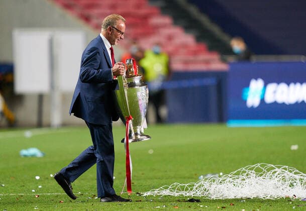 Final Football UEFA Champions League FC BAYERN MUENCHEN PARIS SAINT GERMAIN PSG 1 0 Lisbon, Lisbon, Portugal, 23rd August 2020 Karl Heinz RUMMENIGGE CEO, CEO FCB AG with trophy team FCB win the trophy in the final match UEFA Champions League, final tournament FC BAYERN MUENCHEN PARIS ST GERMAIN PSG 1 0 in season 2019 2020, FCB, photographer Peter Schatz Pool UEFA REGULATIONS PROHIBIT ANY USE OF PHOTOGRAPHS as IMAGE SEQUENCES and or QUASI VIDEO National and international News Agencies OUT Editorial Use ONLY Lisbon Estadio da Luz de Benfica Portugal Poolfoto Peter Schatz ,EDITORIAL USE ONLY