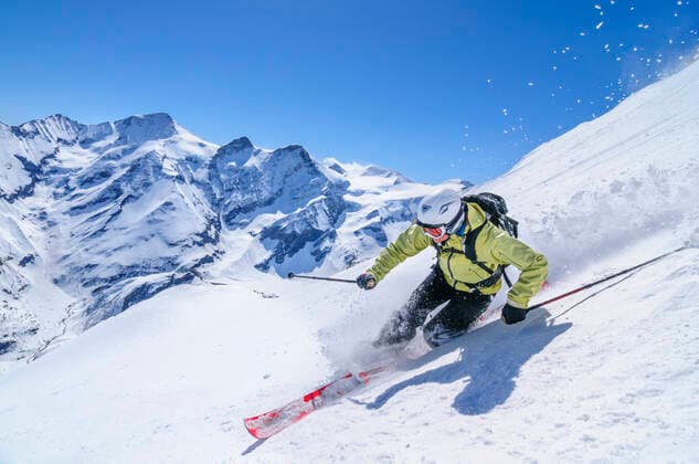 Freeride-Spot Kitzsteinhorn elemark-Freerider am steilen und imposanten Osthang des Kitzsteinhorns in den Hohen Tauern im Salzburger Land. Das erfordert Mut und Können - nur was für absolute Experten. in imposanter Umgebung auf Telemark-Skiern unterwegs Kaprun Kitzsteinhorn Salzburger Land Österreich *** Freeride Spot Kitzsteinhorn elemark Freerider on the steep and impressive eastern slope of the Kitzsteinhorn in the Hohe Tauern in the Salzburger Land This requires courage and skill only for absolute experts in impressive surroundings on telemark skis on the way Kaprun Kitzsteinhorn Salzburger Land Austria