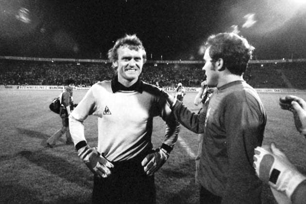 MAIER Sepp goalkeeper team Germany before the 11m shoot with goalkeeper VIKTOR Ivo UEFA European Football Championships 1976 in Yugoslavia European Championship Final 1976 Czechoslovakia Germany 5 3 on 20 June 1976 in Belgrade