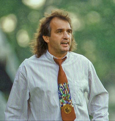 From 2 BL season 1990 91 TSV Havelse Rot against Rot Weiss Essen RWE 1 4 on 14 10 1990 In the photo TSV coach Charly Mrosko