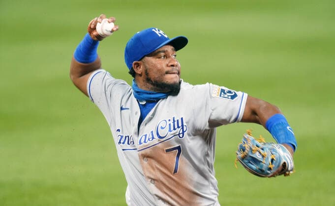 Kansas City Royals Maikel Franco throws to first base from his knees in an effort to get St. Louis Cardinals Paul DeJong in the third inning St. Louis Cardinals at Busch Stadium in St. Louis on Tuesday, August 25, 2020.  SLP2020082520 BILLxGREENBLATT