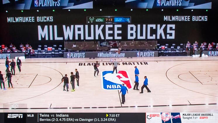 Bilder des Jahres 2020, Sport 08 August Sport Themen der Woche KW35 August 26, 2020, Orlando, Florida, USA: A screen grab from ESPN s coverage of the Milwaukee Bucks refusing to play today s scheduled playoff game against the Orlando Magic. After a team meeting, the Bucks decided to boycott their game in the wake of the shooting of yet another Black man, Jacob Blake, at the hands of a white policeman, this time in Kenosha, Wisconsin. After the Bucks declined to play, the Rockets also decided to boycott. Other teams have now joined the boycott, and no playoff games will be played tonight. Orlando USA - ZUMAce6_ 20200826_zaf_ce6_014 Copyright: xCourtesyxEspnx