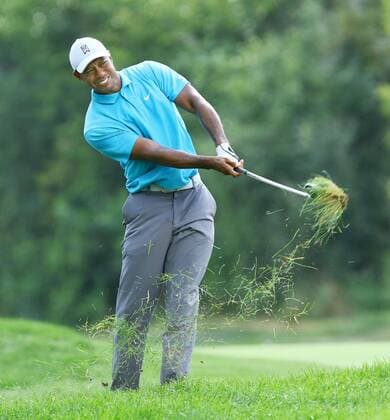 Golf: BMW Championship Tiger Woods hits his second shot out of the rough on the first hole during the first round of the BMW Championship at Olympia Fields Country Club in Olympia Fields, Illinois, on Aug. 27, 2020. 
