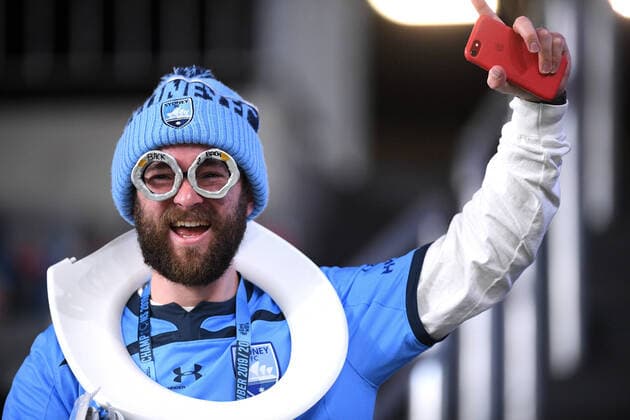 Bilder des Jahres 2020, Sport 08 August Sport Themen der Woche KW35 Sport Bilder des Tages ALEAGUE GRAND FINAL SYDNEY FC CITY, A Sydney FC supporter is seen ahead of the A-League Grand Final match between Sydney FC and Melbourne City at Bankwest Stadium in Sydney, Sunday, August 30, 2020. ( NO ARCHIVING, EDITORIAL USE ONLY, NO USE IN BOOKS WITHOUT CONSENT SYDNEY NSW AUSTRALIA  Copyright: xDANxHIMBRECHTSx 20200830001487710074