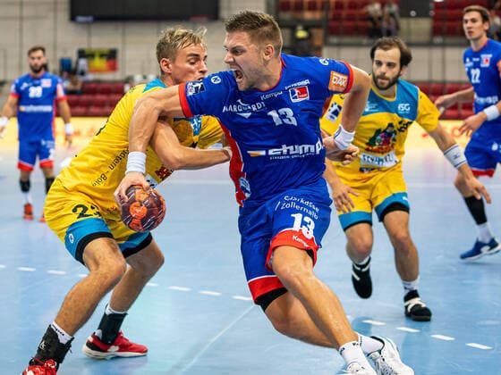 Bilder des Jahres 2020, Sport 08 August Sport Themen der Woche KW35 Sport Bilder des Tages Fabian Wiederstein (HBW Balingen-Weilstetten, 13) gegen Joschua Braun (HSG Konstanz, 23), HSG Konstanz vs. HBW Balingen-Weilstetten, BGV Handball Cup 2020, Handball, Herren, 30.08.2020 HSG Konstanz vs. HBW Balingen-Weilstetten, BGV Handball Cup 2020, Handball, Herren, 30.08.2020 Stuttgart *** Fabian Wiederstein HBW Balingen Weilstetten, 13 against Joschua Braun HSG Konstanz, 23 , HSG Konstanz vs HBW Balingen Weilstetten, BGV Handball Cup 2020, Handball, Men, 30 08 2020 HSG Konstanz vs HBW Balingen Weilstetten, BGV Handball Cup 2020, Handball, Men, 30 08 2020 Stuttgart Copyright: xEibner-Pressefotox EP_mst