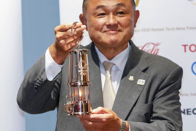 Bilder des Jahres 2020, Sport 08 August Sport Bilder des Tages August 31, 2020, Tokyo, Japan: Japanese Olympic Committee President Yasuhiro Yamashita holds the Olympic Flame during the display ceremony at the Japan Olympic Museum. Representatives of the Tokyo Organising Committee of the Olympic and Paralympic Games (Tokyo 2020) and the Japanese Olympic Committee attended the display ceremony for the Olympic Flame before going on public display between September 1st to November 1st at the Japan Japan Olympic Museum. Tokyo Japan - ZUMAm191 0103703808st Copyright: xRodrigoxReyesxMarinx
