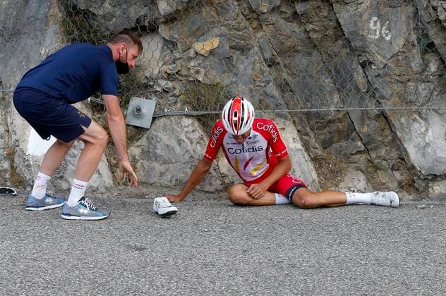 Sport Themen der Woche KW36 Bilder des Jahres 2020, Sport 08 August Sport Bilder des Tages SISTERON, FRANCE - AUGUST 31 : crash of PEREZ Anthony of Cofidis, Solutions Credits CYCLISME : Tour de France - Etape 3 - Nice a Sisteron - 31 08 2020 PhotoNews Panoramic 