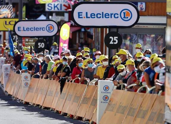 ORCIERES-MERLETTE, FRANCE - SEPTEMBER 01 : Supporters and fans wearing a face mask during stage 4 of the 107th edition of the 2020 Tour de France cycling race, a stage of 157 kms with start in Sisteron and finish in Orcieres-Merlette on September 1, 2020 in Orcieres-Merlette, France, 1 09 2020 ( Motordriver Kenny Verfaillie - Photo by Jan De Meuleneir Photo News CYCLISME : Tour de France - Etape 4 - Sisteron a Orcieres Merlette - 01 09 2020 PhotoNews Panoramic 