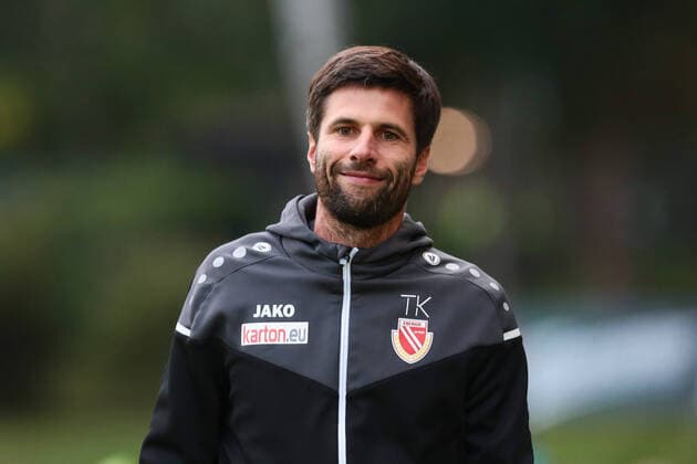 02 09 2020, xtgx, Fussball Regionalliga Nordost, VfB Auerbach FC Energie Cottbus emspor, v l Tim Kruse Energie Cottbus, Coach, Interim Coach Portrait, Portrait, single picture laughs, smiles, positive, satisfied DFL DFB REGULATIONS PROHIBIT ANY USE OF PHOTOGRAPHS as IMAGE SEQUENCES and or QUASI VIDEO Auerbach Vogtland
