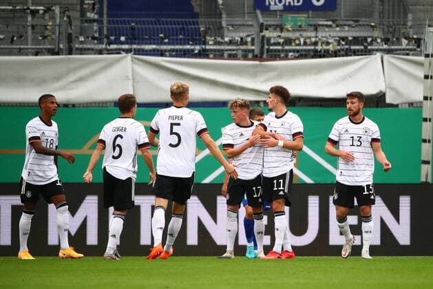 German players celebrate the goal of Mergim Berisha Germany, 2 from right to 1 0 against Moldova Germany v Moldova, U21 European Championship qualification, 03 09 2020 DFB regulations prohibit any use of photographs as image sequences and or quasi video Germany v Moldova, U21 European Championship qualification, 03 09 2020 Wiesbaden Copyright: xWeissx Eibner-Pressefotox EP_rws