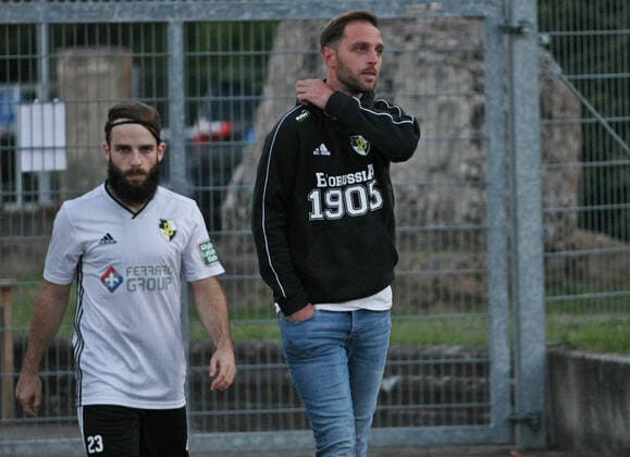 02 09 2020, xmohx, Football Saarlandliga, SpVgg Quierschied VfB Borussia Neunkirchen emspor, v l Tim Cullmann and Coach Björn Klos Neunkirchen DFL DFB REGULATIONS PROHIBIT ANY USE OF PHOTOGRAPHS as IMAGE SEQUENCES and or QUASI VIDEO Quierschied