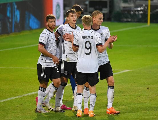 03 09 2020, xhbx, Soccer EM Qualifying Match, Germany Moldova emspor, v l Goal celebration, celebrate the goal 3 0 Nico Schlotterbeck Germany U21 DFL DFB REGULATIONS PROHIBIT ANY USE OF PHOTOGRAPHS as IMAGE SEQUENCES and or QUASI VIDEO Wiesbaden