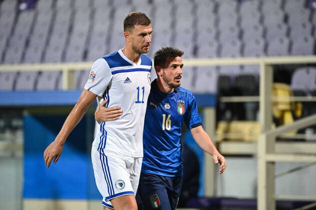 Sport Bilder des Tages Fußball, Nations League, Italien - Bosnien-Herzegowina Photo Massimo Paolone LaPresse September 4, 2020 Florence, Italy soccer Italia vs Bosnia and Erzegovina - Nations League - "Artemio Franchi" stadium In the pic: Edin Dzeko (Bosina Erzegovina) and Alessandro Florenzi (Italia)  Copyright: xMassimoxPaolone LaPressex