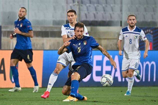 Fußball, Nations League, Italien - Bosnien-Herzegowina Photo Massimo Paolone LaPresse September 4, 2020 Florence, Italy soccer Italia vs Bosnia and Erzegovina - Nations League - "Artemio Franchi" stadium In the pic: Francesco Acerbi (Italia) competes for the ball with Gojko Cimirot (Bosina Erzegovina)  Copyright: xMassimoxPaolone LaPressex