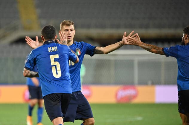 Fußball, Nations League, Italien - Bosnien-Herzegowina Photo Massimo Paolone LaPresse September 4, 2020 Florence, Italy soccer Italia vs Bosnia and Erzegovina - Nations League - "Artemio Franchi" stadium In the pic: Stefano Sensi (Italia) celebrates with Lorenzo Insigne (Italia) and Nicolo Barella (Italia) after scoring goal 1-1  Copyright: xMassimoxPaolone LaPressex