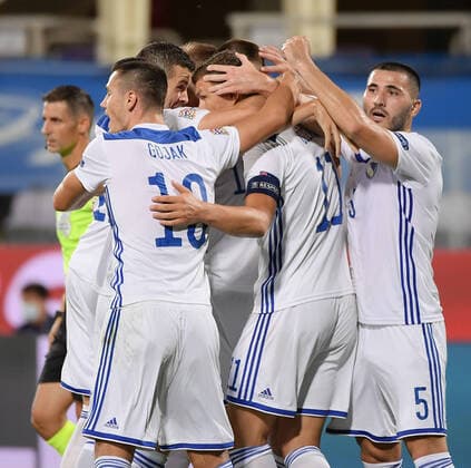 (200905) -- FLORENCE, Sept. 5, 2020 -- Bosnia and Herzegovina s Edin Dzeko (C) celebrates his goal with his teammates during a UEFA Nations League match between Italy and Bosnia and Herzegovina in Florence, Italy, Sept. 4, 2020. (SP)ITALY-FLORENCE-FOOTBALL-UEFA NATIONS LEAGUE-ITA VS BIH ChengxTingting 