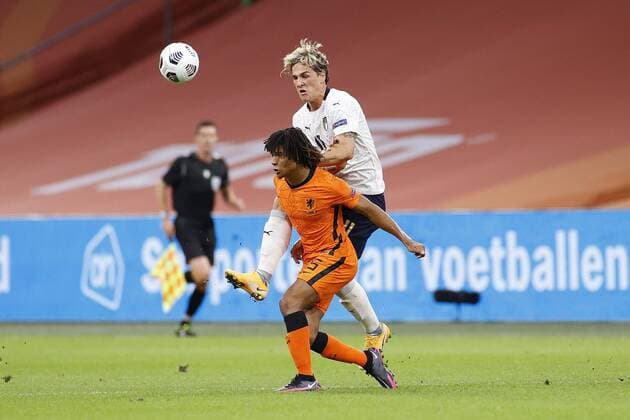 AMSTERDAM, 07-09-2020, JohanCruyff Stadium, season 2020 2021 . Nations Leaque game between Netherlands and Italy. Italian player NicolËœ Zaniolo and Netherlands player Nathan Ake Netherlands - Italy  x9132787x Copyright: