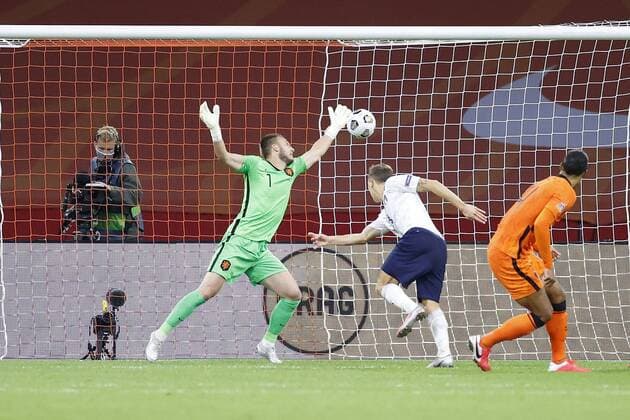 AMSTERDAM, 07-09-2020, JohanCruyff Stadium, season 2020 2021 . Nations Leaque game between Netherlands and Italy. Italian player NicolËœ Barella (r) scoring the 0-1. Netherlands goalkeeper Jasper Cillessen Netherlands - Italy  x9133123x Copyright: