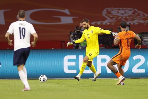 AMSTERDAM, 07-09-2020, JohanCruyff Stadium, season 2020 2021 . Nations Leaque game between Netherlands and Italy. Italian goalkeeper Gianluigi Donnarumma and Netherlands player Memphis Depay Netherlands - Italy  x9133428x Copyright: