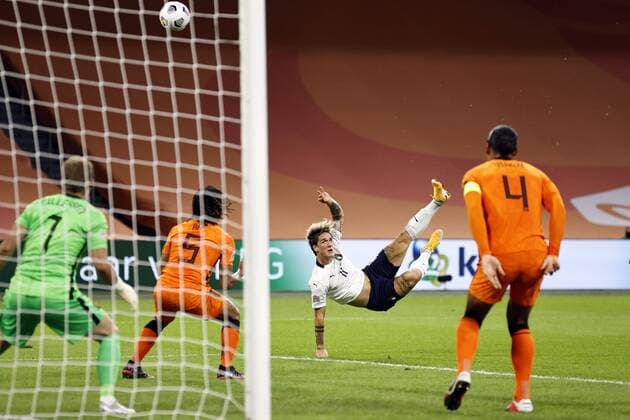 Sport Bilder des Tages Nicolo Zaniolo of Italy with a bicycle kick during the UEFA Nations League A group 1 qualifying match between the Netherlands and Italy at the Johan Cruyff Arena on September 7, 2020 in Amsterdam, Netherlands. ANP MAURICE VAN STEEN xVIxANPxSportx xxANPxIVx 422455521
