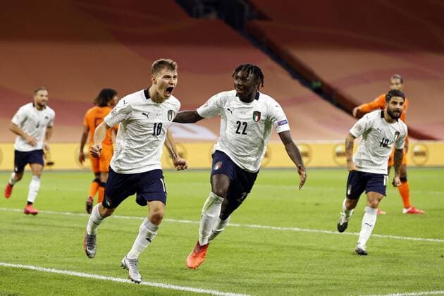 AMSTERDAM - (lr) Nicolo Barella of Italy, Moise Kean of Italy celebrate the 0-1 during the UEFA Nations League A group 1 qualifying match between the Netherlands and Italy at the Johan Cruyff Arena on September 07, 2020 in Amsterdam, The Netherlands. ANP MAURICE VAN STEEN xVIxANPxSportx xxANPxIVx 422456341
