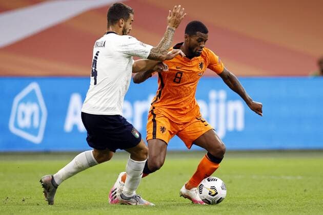 AMSTERDAM - (lr) Leonardo Spinazzola of Italy, Georginio Wijnaldum of Holland during the UEFA Nations League A group 1 qualifying match between the Netherlands and Italy at the Johan Cruyff Arena on September 07, 2020 in Amsterdam, The Netherlands. ANP MAURICE VAN STEEN xVIxANPxSportx xxANPxIVx 422457015