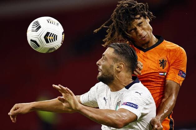 AMSTERDAM - (lr) Danilo D Ambrosio of Italy, Nathan Ake van Holland during the UEFA Nations League A group 1 qualifying match between the Netherlands and Italy at the Johan Cruyff Arena on September 07, 2020 in Amsterdam, Netherlands. ANP MAURICE VAN STEEN xVIxANPxSportx xxANPxIVx 422457753