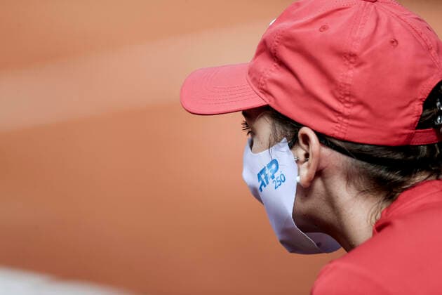 TENNIS - ATP, Tennis Herren Generali Open 2020 KITZBUEHEL,AUSTRIA,08.SEP.20 -TENNIS - ATP World Tour, Generali Open 2020, qualification round. Image shows a lineswoman with facemask GEPAxpictures xPatrickxSteiner