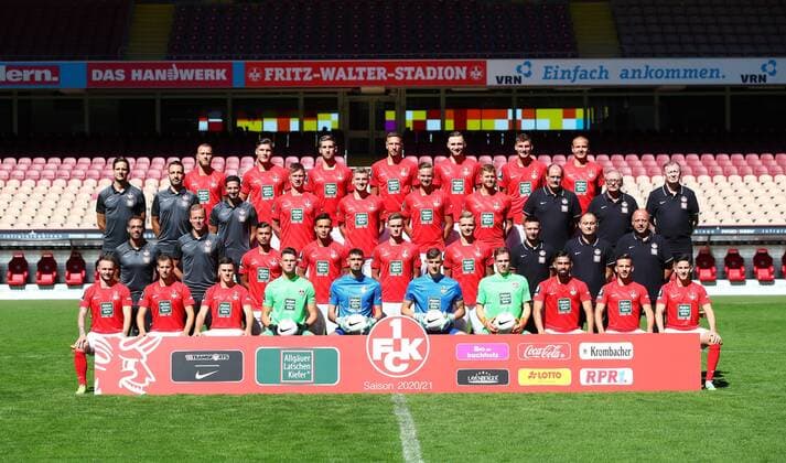 1 FC Kaiserslautern 3 Liga, portrait date 2020 2021, team photo, hi row from left Tim Rieder, Jonas Scholz, Alexander Winkler, Janik Bachmann, Lukas Gottwalt, Kevin Kraus, Adam Hlousek 2 row from behind from left rehab and athletics coach Bastian Becker, Goalkeeper coach Sven Hoeh, analyst Niklas Martin, Marvin Pourie, Elias Huth, Lucas Roeser, Andre Hainault, Zeugwart Peter Miethe, Zeugwart Wolfgang Wittich, team doctor Dr Harald Dinges 3 row from behind from left coach Boris Schommers, Co-Coach Kevin McKenna, Mohamed Morabet, Anas Bakhat, Carlo Sickinger, Philipp Hercher, physiotherapist Ricardo Bernardy, physiotherapist Frank Saenger, physiotherapist Norman Schild front row from left Marius Kleinsorge, Hendrick Zuck, Dominik Schad, Jonas Janko Weyand, Avdo Spahic, Lorenz Otto, Matheo Raab, Hikmet Ciftci, Simon Skarlatidis, Nicolas Sessa 1 FC Kaiserslautern 3 Liga, portrait date 2020 2021, team photo Kaiserslautern Copyright: xWeissx Eibner-Pressefotox EP_rws