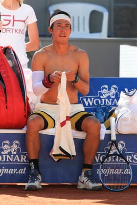 Kei Nishikori sits on the chair, bench during the break and changes his shirt Tennis Generali Kitzbuehel Open2020 ATP 250 Kitzbuehler Tennis Club Kitzbuehel Tirol Austria 8 September 2020 Copyright: xJuergenxHasenkopfx