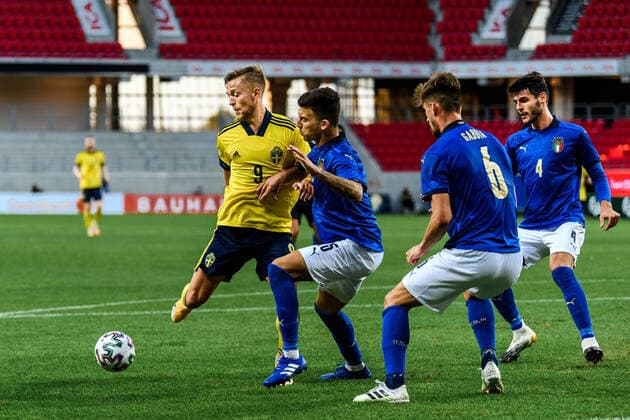200908 Jesper Karlsson of Sweden against Enriro Del Prato, Matteo Gabbia and Marco Carraro of Italy during the UEFA European Under 21 Qualifier football match between Sweden and Italy on September 8, 2020 in Kalmar Photo Petter Arvidson BILDBYRAN kod PA PA0058 fotball football fotboll soccer european under 21 qualifier em kval u21 sverige sweden italien italy uefa euro under 21 qualifier,  Copyright: PETTERxARVIDSON BB200908PA044