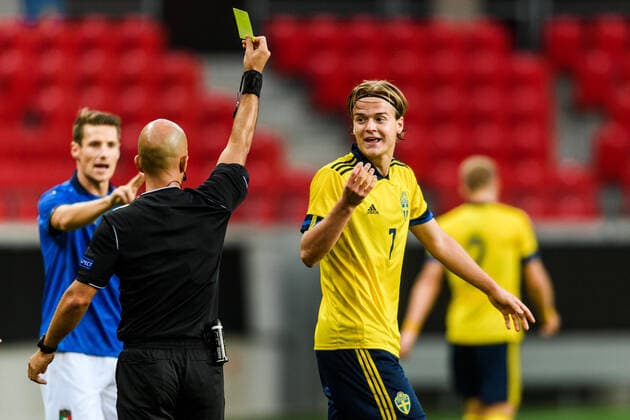 200908 August Erlingmark of Sweden receives a yellow card during the UEFA European Under 21 Qualifier football match between Sweden and Italy on September 8, 2020 in Kalmar Photo Petter Arvidson BILDBYRAN kod PA PA0058 fotball football fotboll soccer european under 21 qualifier em kval u21 sverige sweden italien italy uefa euro under 21 qualifier,  Copyright: PETTERxARVIDSON BB200908PA052