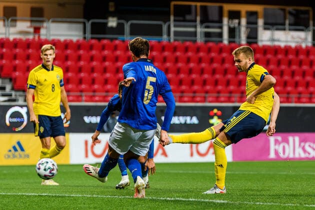 200908 Gustav Henriksson of Sweden scores the 3 0 goal during the UEFA European Under 21 Qualifier football match between Sweden and Italy on September 8, 2020 in Kalmar Photo Petter Arvidson BILDBYRAN kod PA PA0058 fotball football fotboll soccer european under 21 qualifier em kval u21 sverige sweden italy italy uefa euro under 21 qualifier cheers,  Copyright: PETTERxARVIDSON BB200908PA059