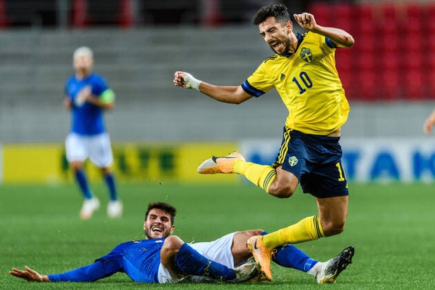 200908 Marco Carraro of Italy and Daleho Irandust of Sweden during the UEFA European Under 21 Qualifier football match between Sweden and Italy on September 8, 2020 in Kalmar Photo Petter Arvidson BILDBYRAN kod PA PA0058 fotball football fotboll soccer european under 21 qualifier em kval u21 sverige sweden italy italy uefa euro under 21 qualifier,  Copyright: PETTERxARVIDSON BB200908PA065