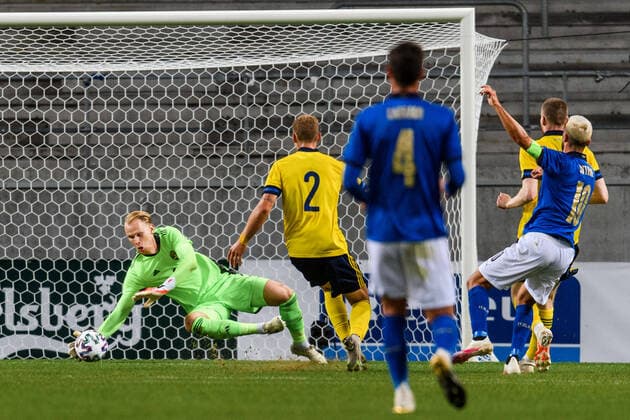 200908 Goalkeeper Pontus Dahlberg of Sweden with a save during the UEFA European Under 21 Qualifier football match between Sweden and Italy on September 8, 2020 in Kalmar Photo Petter Arvidson BILDBYRAN kod PA PA0058 fotball football fotboll soccer european under 21 qualifier em kval u21 sverige sweden italien italy uefa euro under 21 qualifier,  Copyright: PETTERxARVIDSON BB200908PA068